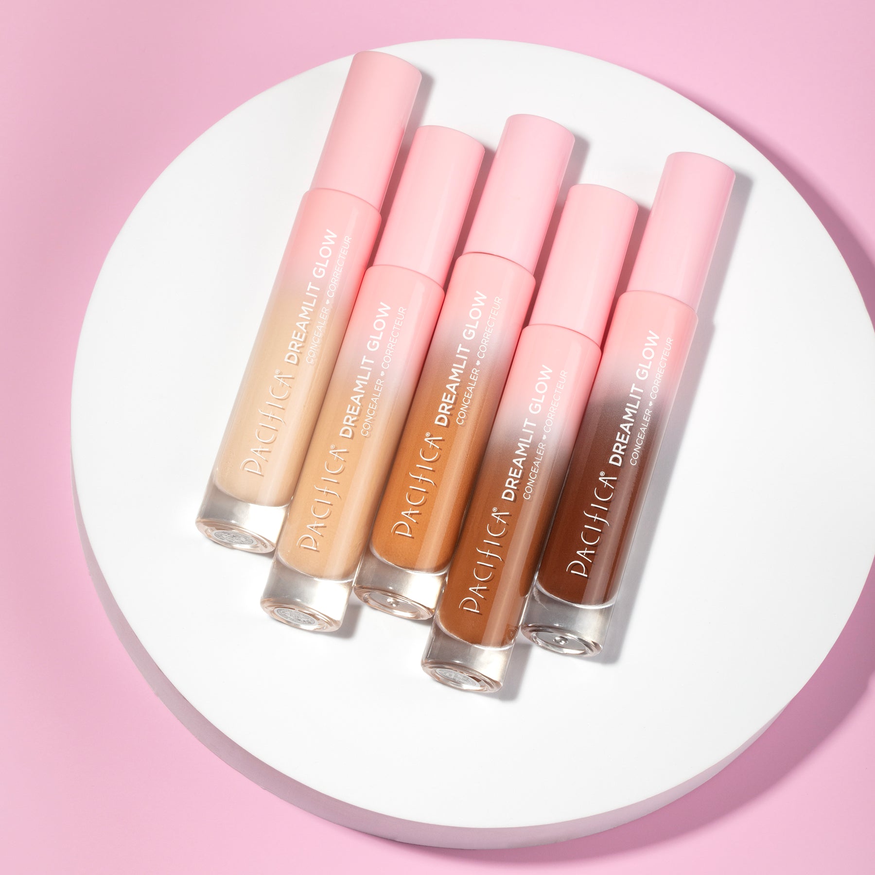 the lightweight concealer of your dreams 🤍⁠ ⁠ hydrates under eyes ✔️⁠  brightens⁠ ✔️⁠ conceals dark circles ✔️⁠